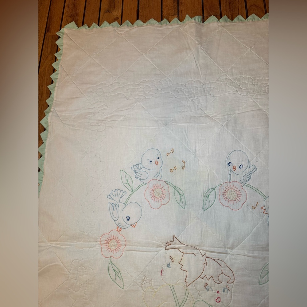 Child/Baby Charming White and Green Embroidered Quilt - Picture 7 of 11